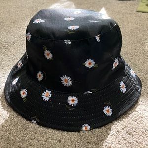 Alice & Olivia reversible bucket hat